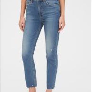 NWOT - Gap High Rise distressed Cigarette jeans